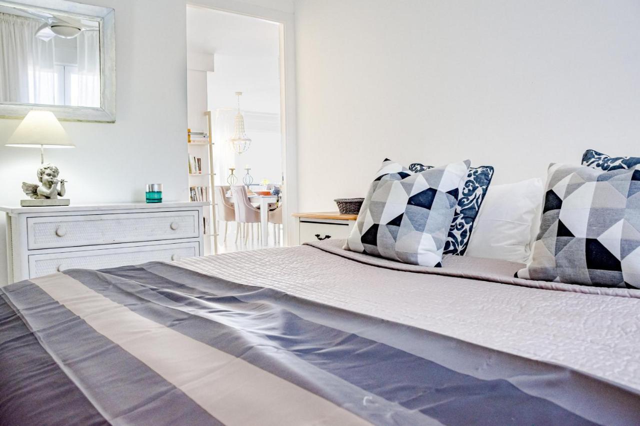 Cp - Modern Beachside Apartment In Естепона Екстериор снимка